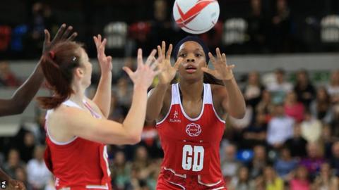 England's Eboni Beckford-Chambers (right) passes to Jade Clarke