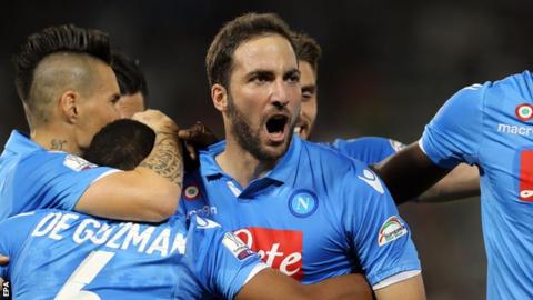 Gonzalo Higuain celebrates scoring