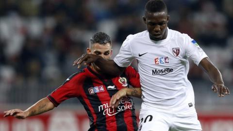 Modibo Maiga (right)