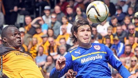 Etien Velikonja (R) takes on Hull in May, 2013