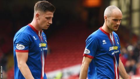 Defenders Josh Meekings (left) and David Raven are out of contract in the summer
