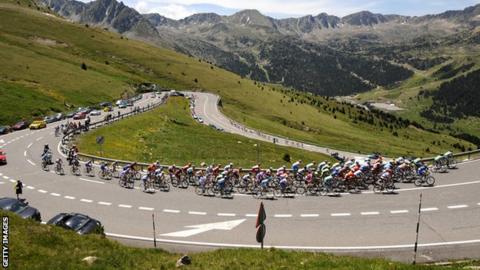 Riders on stage eight of the 2009 Tour de France