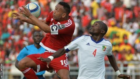 Equatorial Guinea's Emilio Nsue beats Congo's Boris Moubio Ngonga to the ball