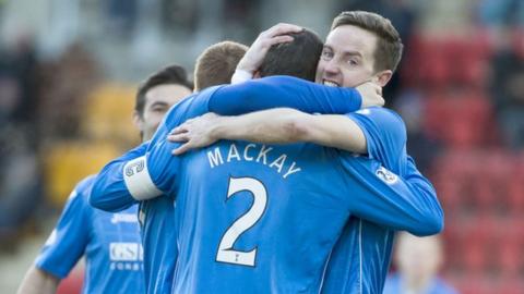 Steven MacLean congratulates Saints scorer Dave Mackay