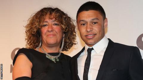 Heather Rabbatts (left) and Arsenal midfielder Alex Oxlade-Chamberlain