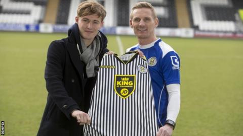Kieran Sadlier with St Mirren manager Gary Teale