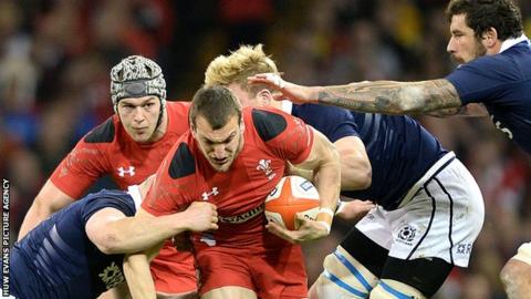 Sam Warburton on the attack for Wales against Scotland
