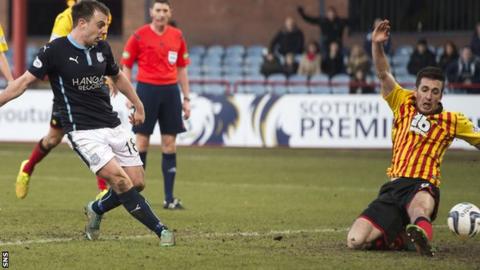 Paul McGowan (left) scored a late winner to win the game for Dundee.