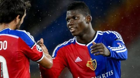 Breel Embolo (right)