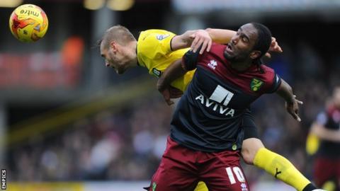 Joel Ekstrand and Cameron Jerome (front)