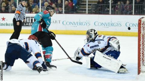 Mark Garside scores for the Giants against Edinburgh at the Odyssey