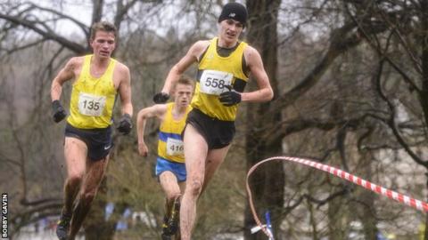 Callum Hawkins leads Andrew Butchart in the men's race