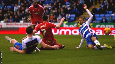 Matt Fryatt scores Nottingham Forest's second goal against Reading