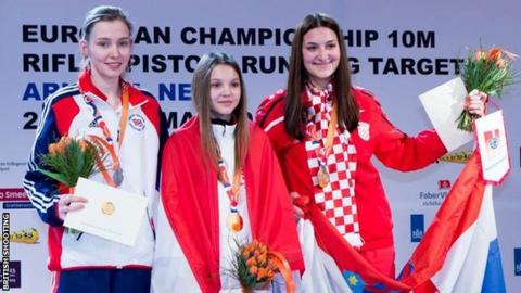 Seonaid McIntosh (left)
