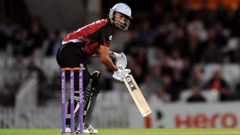 Alfonso Thomas batting for Somerset