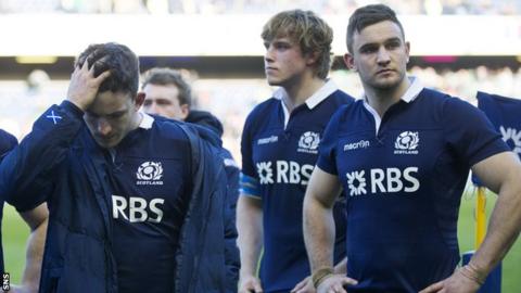 Scotland players show their disappointment against Ireland