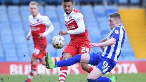 Sheffield Wednesday's Caolan Lavery and Charlton Athletic's Jordan Cousins