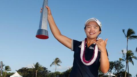 Kim Sei-young with the LPGA LOTTE Championship trophy