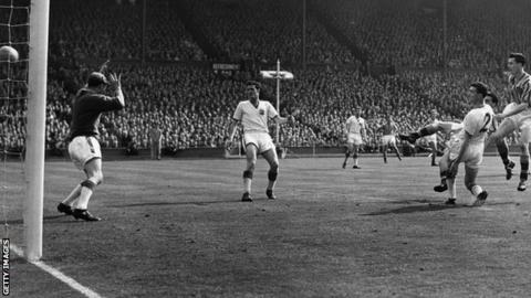 4th May 1957: Peter McParland scores Aston Villa's second goal against Manchester United at Wembley.