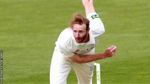 Andy Carter bowling for Glamorgan