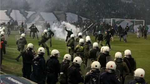 Violence marred a recent league match between Panathinaikos and Olympiakos
