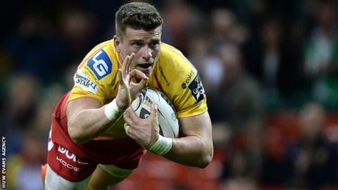 Scott Williams goes over for Scarlets