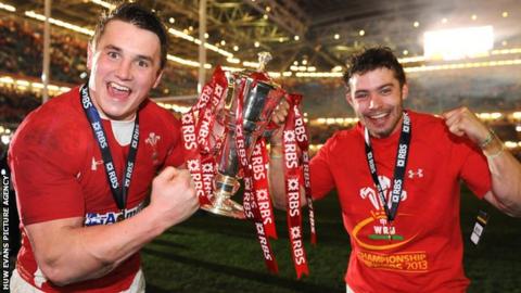 Jonathan Davies (left) with Leigh Halfpenny