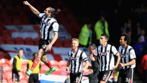 Grimsby Town 3-0 Eastleigh (5-1 agg) - BBC Sport