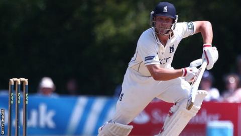 Warwickshire batsman Jonathan Trott