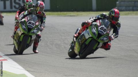 Jonathan Rea (left) and Tom Sykes