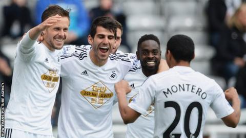 Gylfi Sigurdsson, Nelson Oliveira and Nathan Dyer celebrate a goal in the away win against Newcastle United with Jefferson Montero