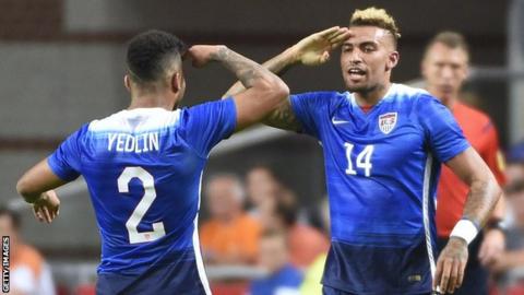 De Andre Yeldin (left) and Danny Williams of the United States