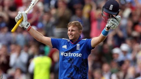 Joe Root acknowledges his century