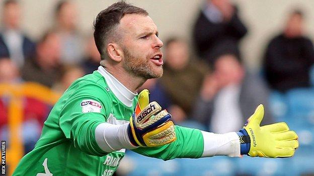 Joe Murphy: Bury to sign on-loan Huddersfield keeper on one-year deal - BBC  Sport