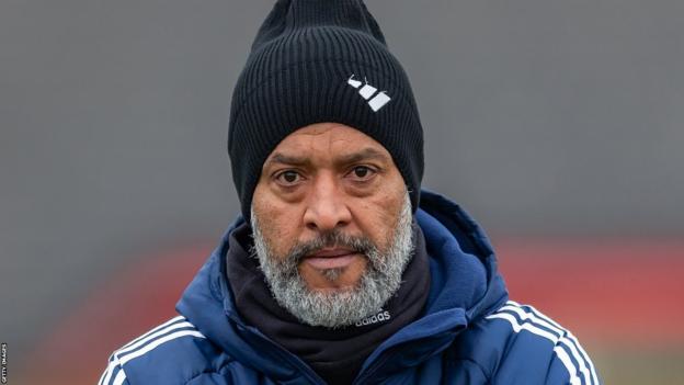 Nottingham Forest boss Nuno Espirito Santo looks worried