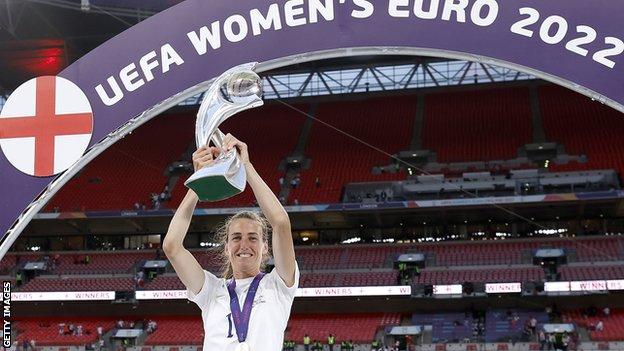 Jill Scott lift Euros trophy