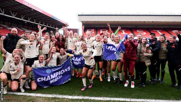 Liverpool celebrate winning the Women's Championship
