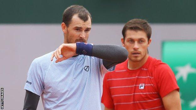 Jamie Murray and Neal Skupski playing in the French Open