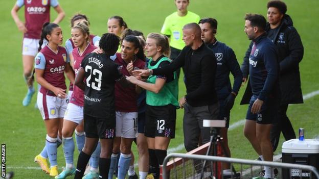 Players and staff clash in dugout