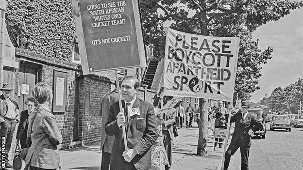 A demonstration outside Lord's Cricket Ground in London during the first test between England and South Africa, UK, July 24, 1965. They are calling on others to boycott the match in protest against South Africa's apartheid policies.  (Photo by Evening Standard/Hulton Archive/Getty Images).
