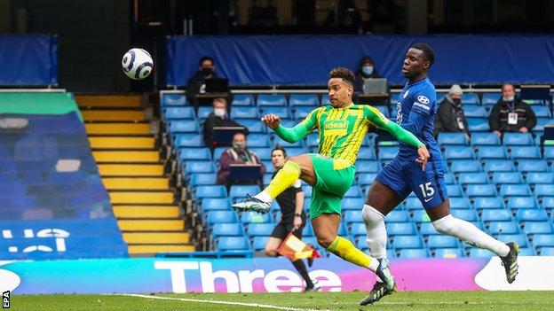 Chelsea 2-5 Brom: Baggies thump past 10-man Blues - BBC Sport