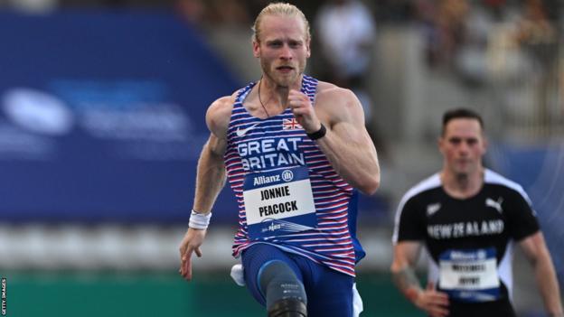 Jonnie Peacock in action in the heats in Paris