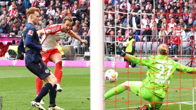 Harry Kane fires in Bayern Munich's third goal against Mainz