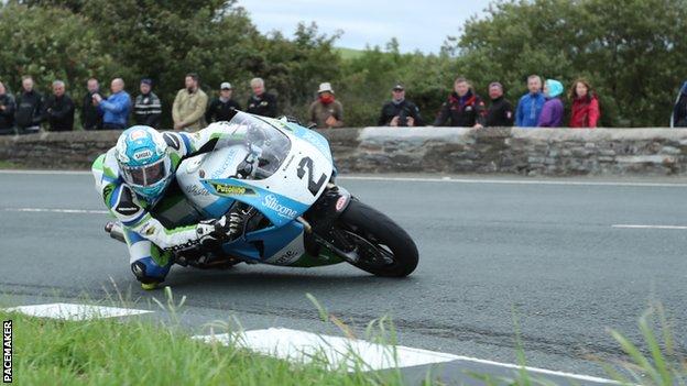 Festival of Motorcycling: Dean Harrison triumphs in Superbike Classic ...