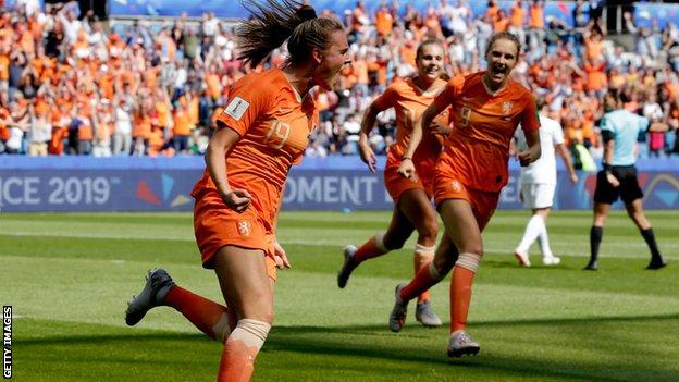 Jill Roord celebrates scoring an injury-time winner for the Netherlands against New Zealand