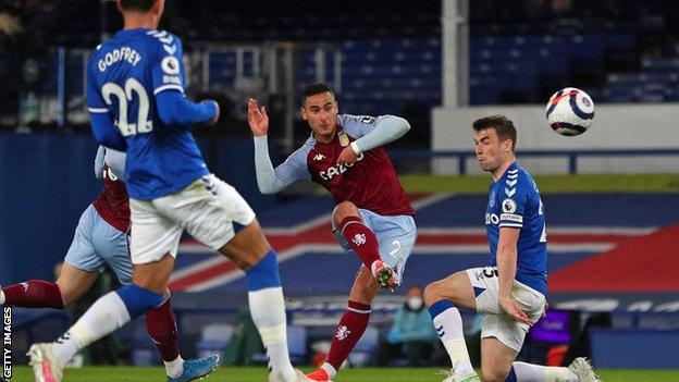 Anwar El Ghazi scores at Goodison Park