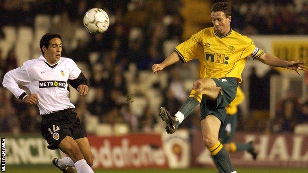 Paul Lambert playing for Celtic against Valencia in 2001