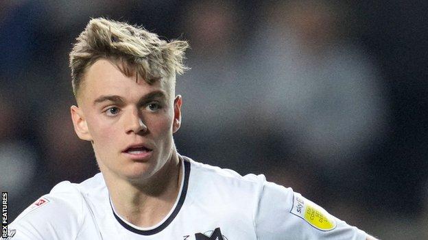 Scott Twine: Burnley sign forward on four-year deal from MK Dons - BBC Sport