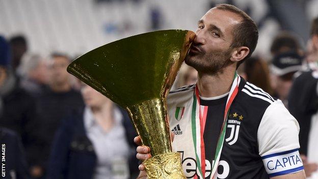 Giorgio Chiellini: il difensore italiano conferma la partenza dalla Juventus dopo 17 anni