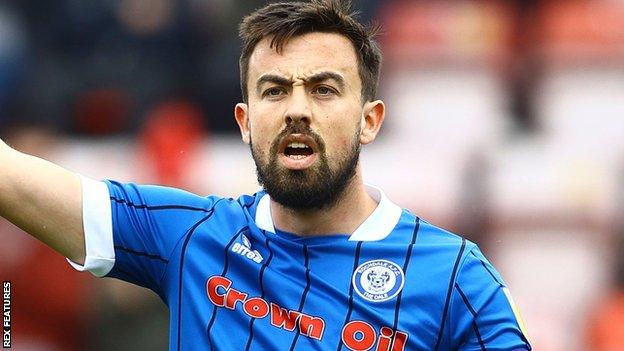 Eoghan O'Connell: Charlton sign former Rochdale defender on free transfer -  BBC Sport